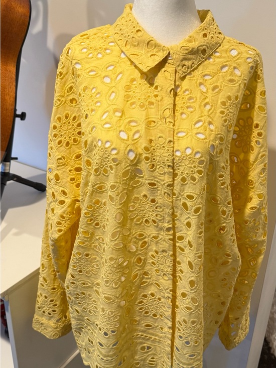 J. Jill Tops - J. Jill Women’s 2X Yellow eyelet button front shirt long sleeve, scalloped hem.